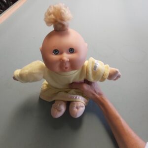 1992 Hasbro Cabbage Patch Baby Cries so Real doll, 36cm Not in working order